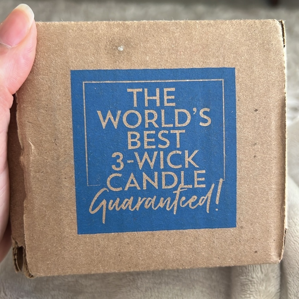 Bath & Body Works Sugared Snickerdoodle 3-Wick Candle - Picture 4 of 4